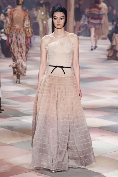 Look 18